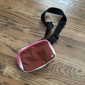 Lululemon Everywhere Belt Bag